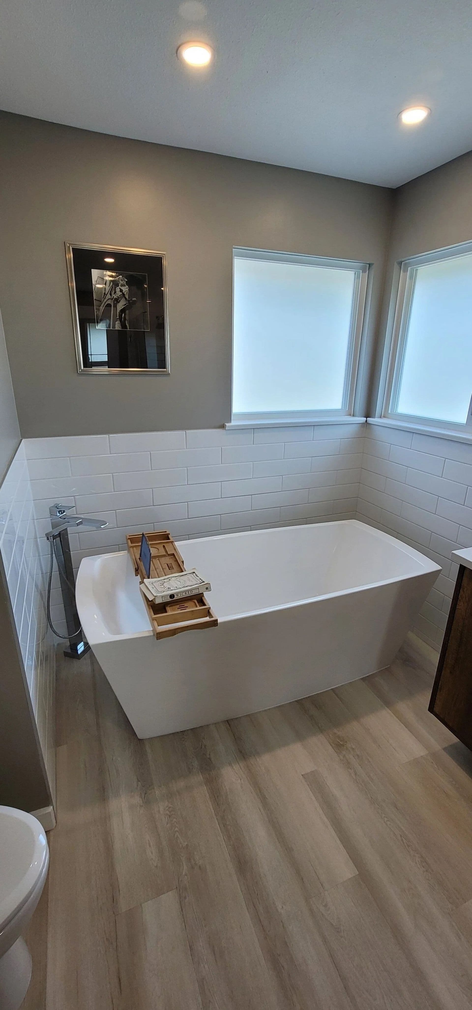 CloverdaleEnsuiteFreestandingTub