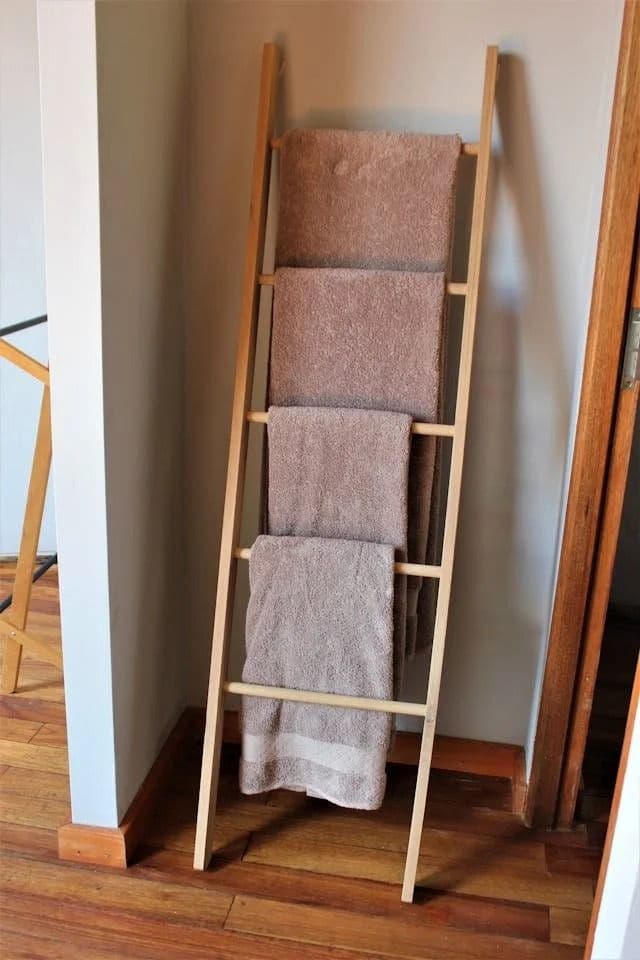 ladder-towel-rack-storage-solutions