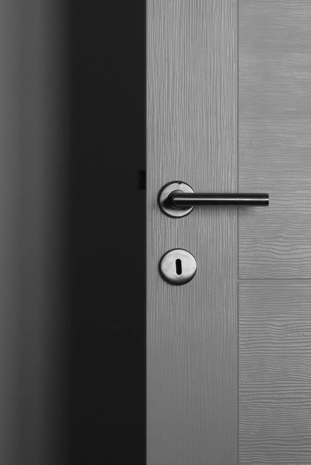 door-handle-lever