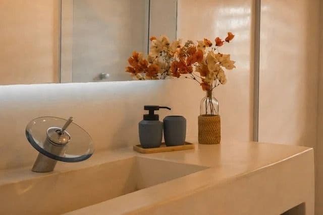 orange-bathroom