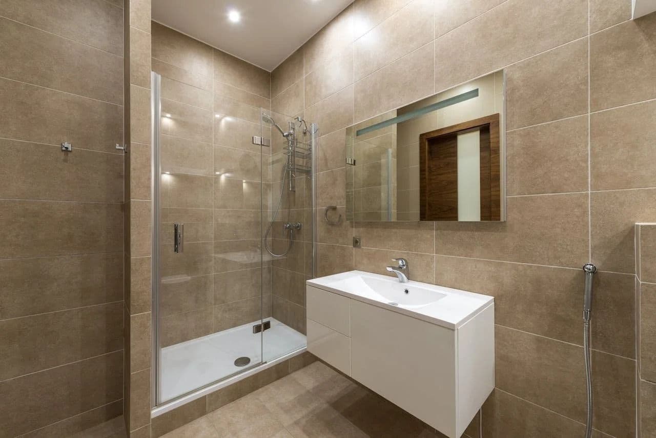 regrouting-bathroom-tile