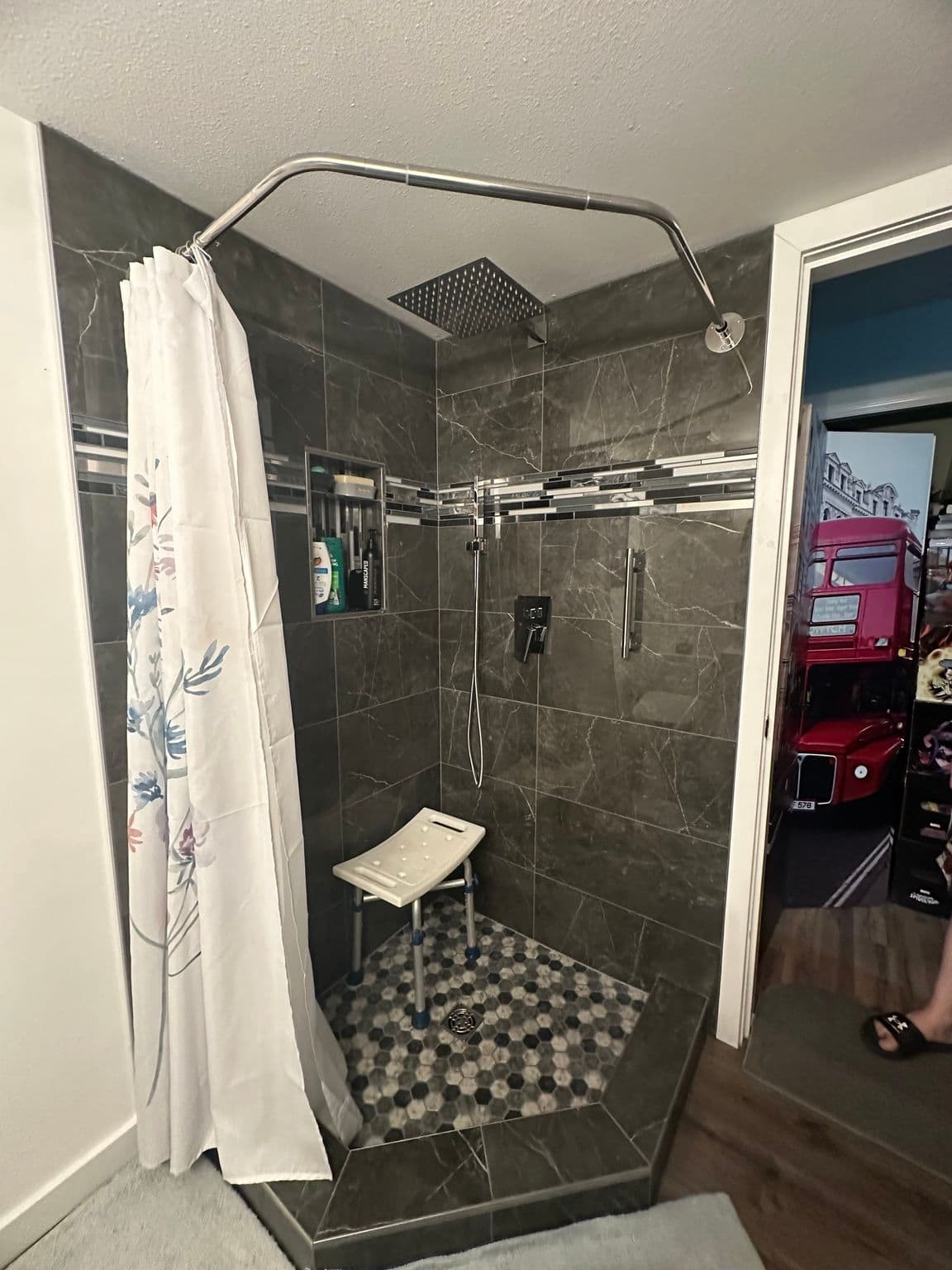 Maple Ridge Bathroom image 9